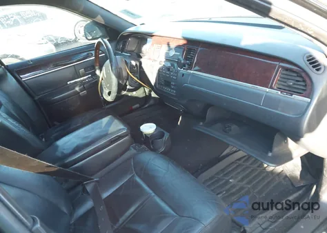 2006 Lincoln Town Car Signature Limited z USA, uszkodzony, nr VIN 1LNHM82V06Y614115